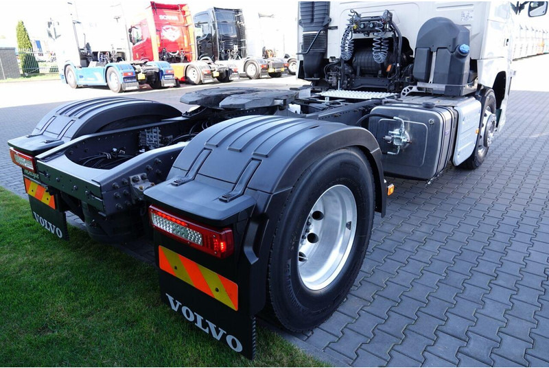 Tractor unit Volvo FM 460: picture 16