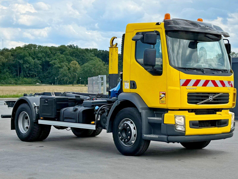 Volvo FL 240 * Abrollkipper * HMF 270 K2 * TOPZUSTAND - Hook lift truck, Crane truck: picture 3 Volvo FL 240 * Abrollkipper * HMF 270 K2 * TOPZUSTAND - Hook lift truck, Crane truck: picture 3