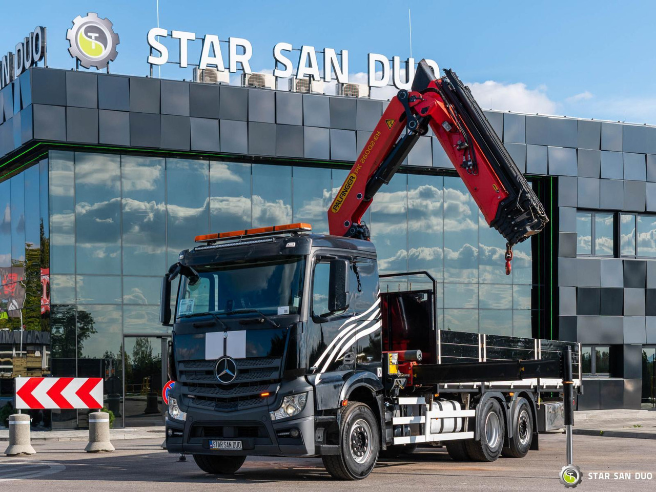- Crane truck: picture 4 - Crane truck: picture 4