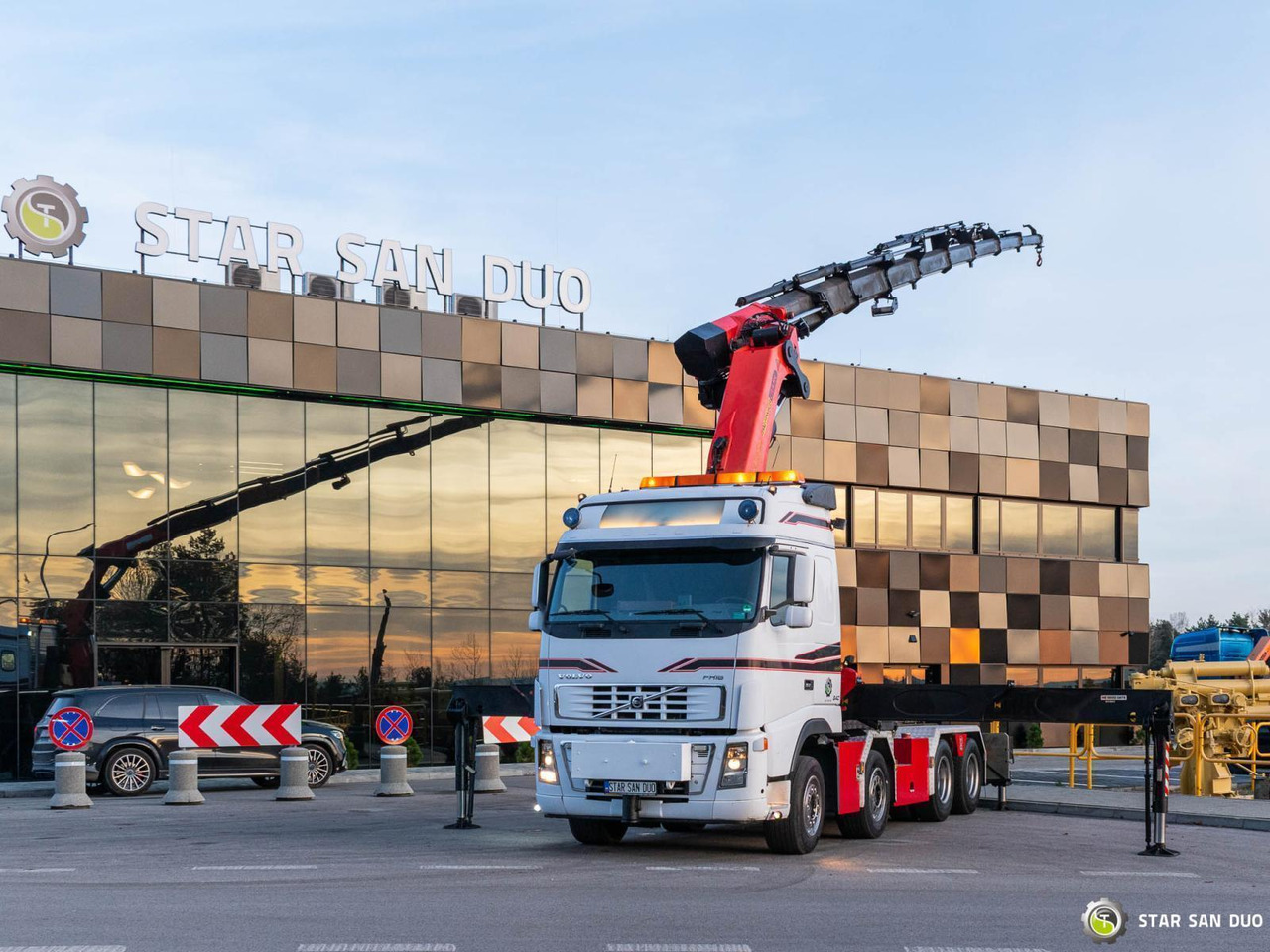 - Crane truck: picture 3 - Crane truck: picture 3