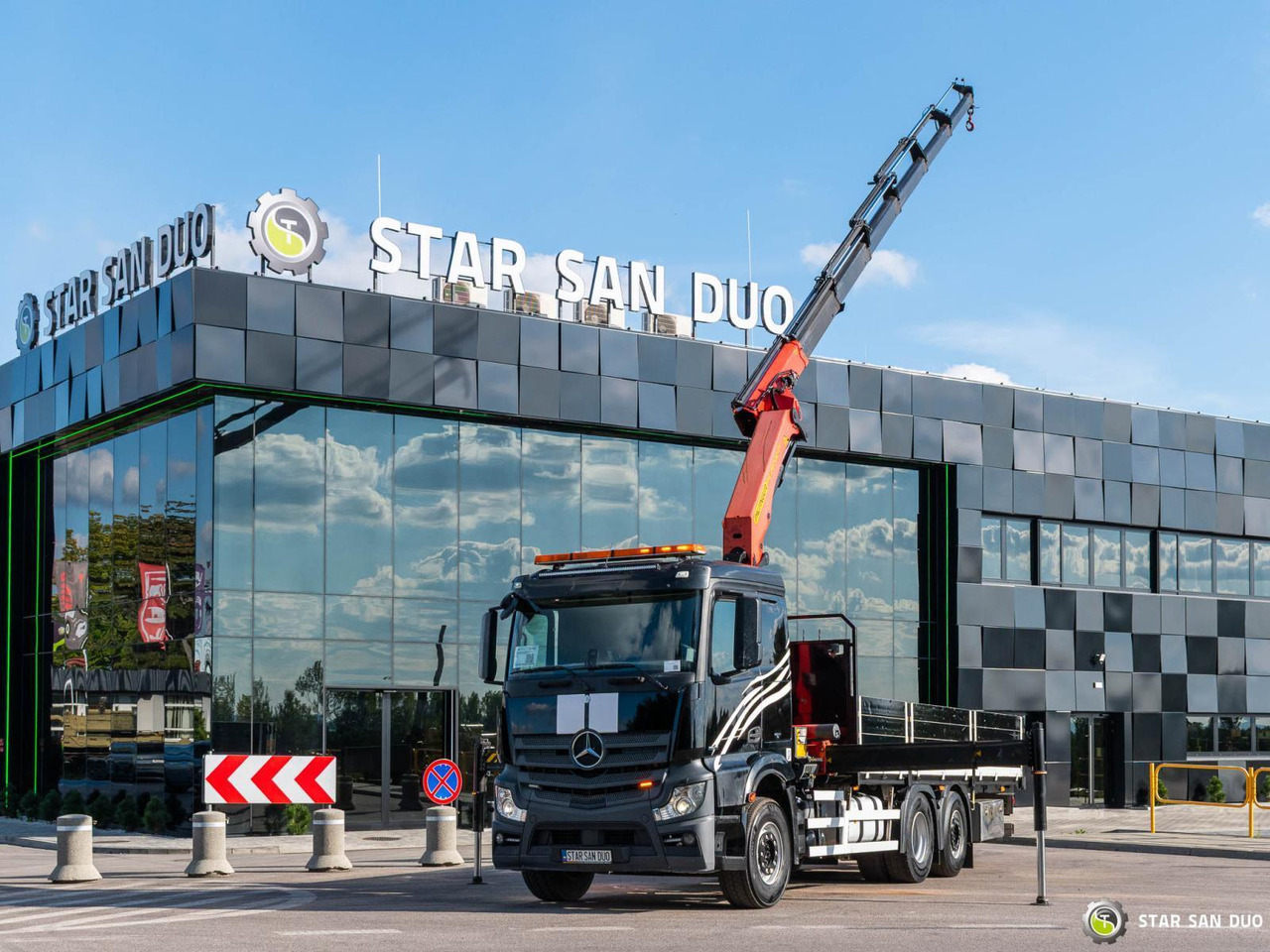 - Crane truck: picture 1 - Crane truck: picture 1