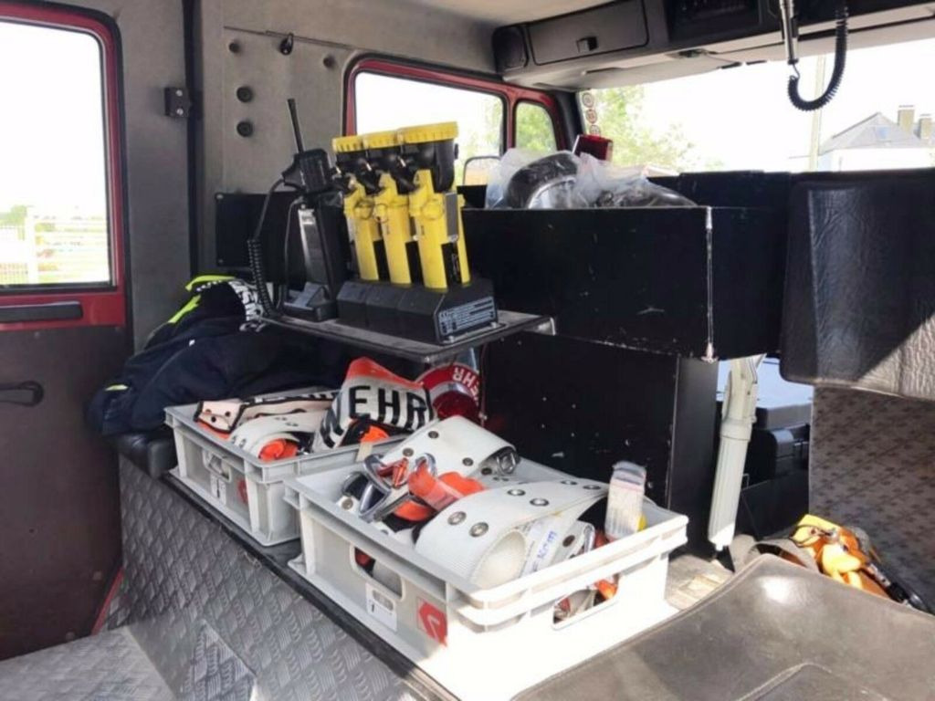 Steyr 13S23 4x4 Feuerwehr 2000 liter Fire - Fire truck: picture 4 Steyr 13S23 4x4 Feuerwehr 2000 liter Fire - Fire truck: picture 4