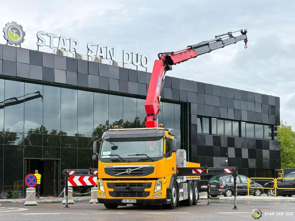Volvo FM 460 6x4x4 HMF 3220 Crane HDS - Tractor unit: picture 1 Volvo FM 460 6x4x4 HMF 3220 Crane HDS - Tractor unit: picture 1