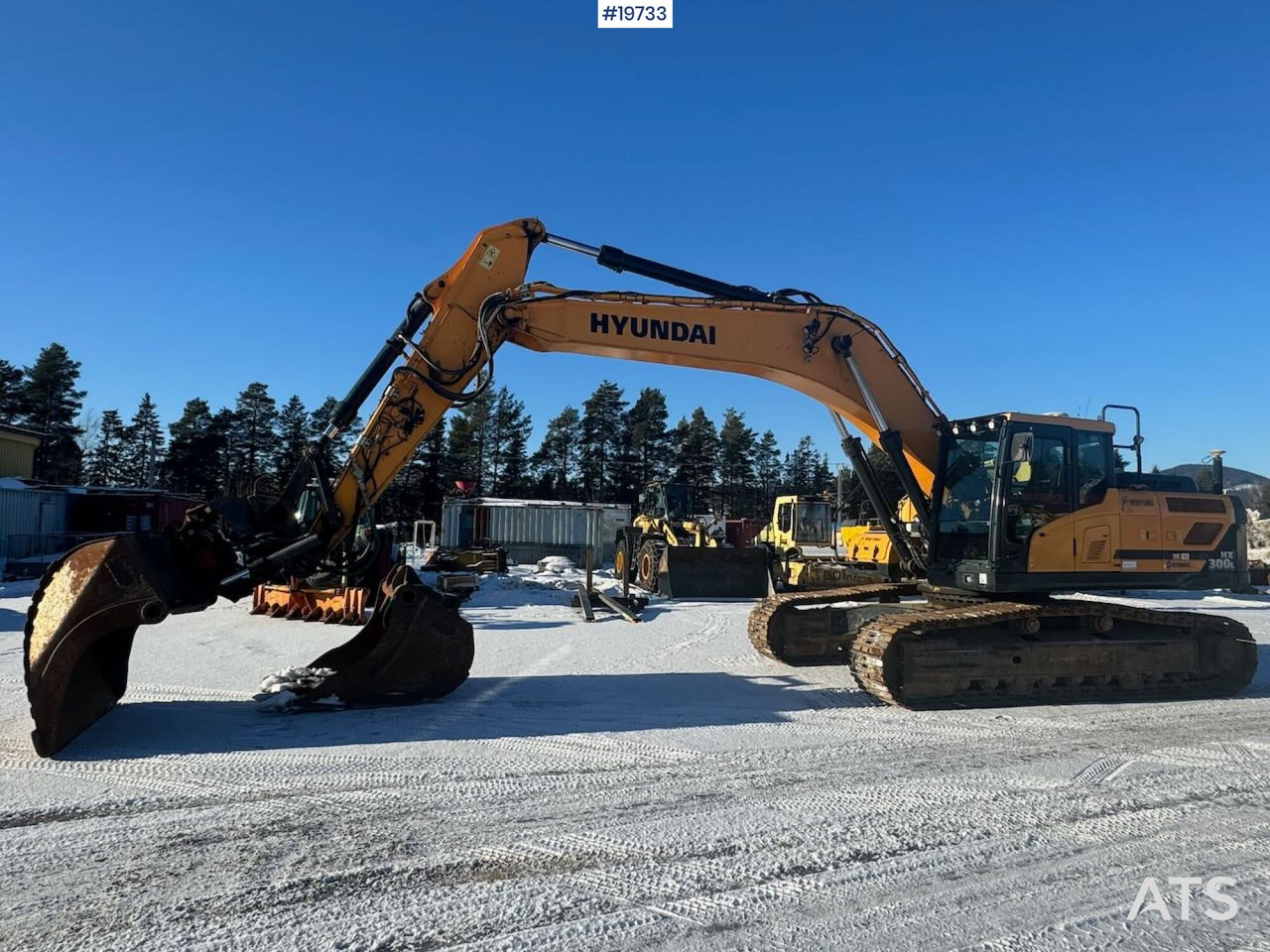 Hyundai HX300L - Excavator: picture 1 Hyundai HX300L - Excavator: picture 1