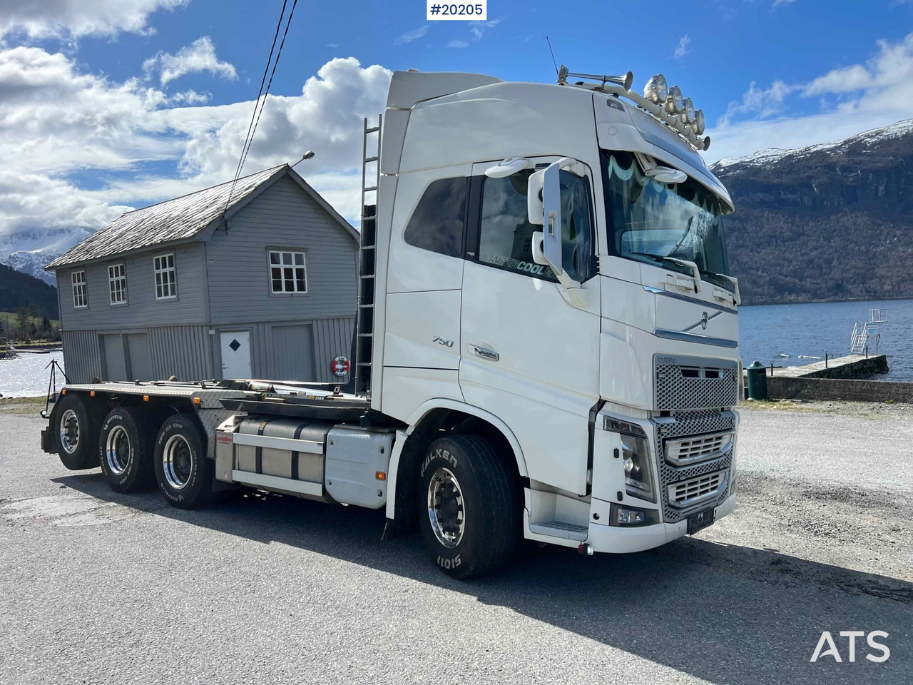 Volvo FH16 750 - Hook lift truck: picture 4 Volvo FH16 750 - Hook lift truck: picture 4
