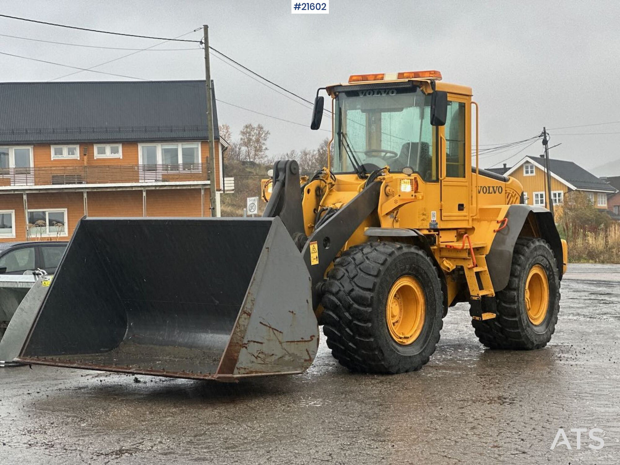 Volvo L90E hjullaster m/ 3. og 4. funksjon, skuffe, 2 sett dekk og multifaster. Nettopp påkostet 100.000kr - Wheel loader: picture 1 Volvo L90E hjullaster m/ 3. og 4. funksjon, skuffe, 2 sett dekk og multifaster. Nettopp påkostet 100.000kr - Wheel loader: picture 1