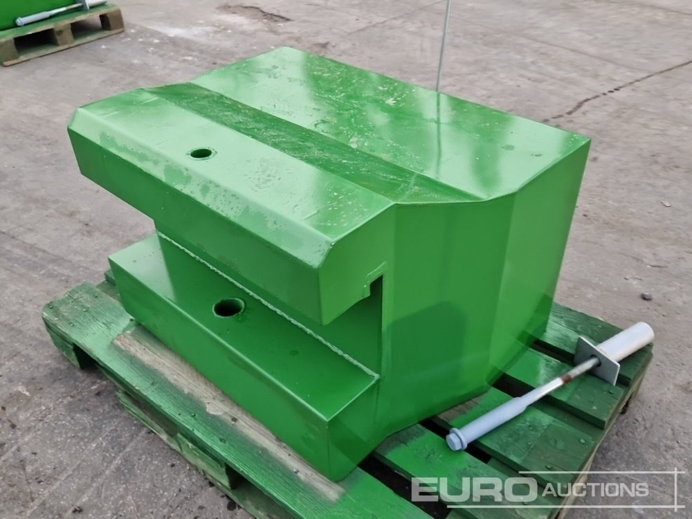 Unused 2025 John Deere 600kg Front Weights to suit John Deere Tractors, Metal Case with Towing Eye (Green) - Agricultural machinery: picture 3 Unused 2025 John Deere 600kg Front Weights to suit John Deere Tractors, Metal Case with Towing Eye (Green) - Agricultural machinery: picture 3