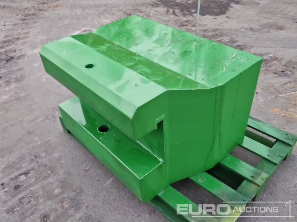 Unused 2025 John Deere 600kg Front Weights to suit John Deere Tractors, Metal Case with Towing Eye (Green) - Agricultural machinery: picture 3 Unused 2025 John Deere 600kg Front Weights to suit John Deere Tractors, Metal Case with Towing Eye (Green) - Agricultural machinery: picture 3
