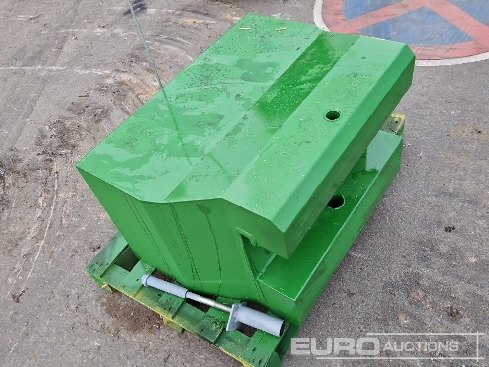 Unused 2025 John Deere 600kg Front Weights to suit John Deere Tractors, Metal Case with Towing Eye (Green) - Agricultural machinery: picture 2 Unused 2025 John Deere 600kg Front Weights to suit John Deere Tractors, Metal Case with Towing Eye (Green) - Agricultural machinery: picture 2