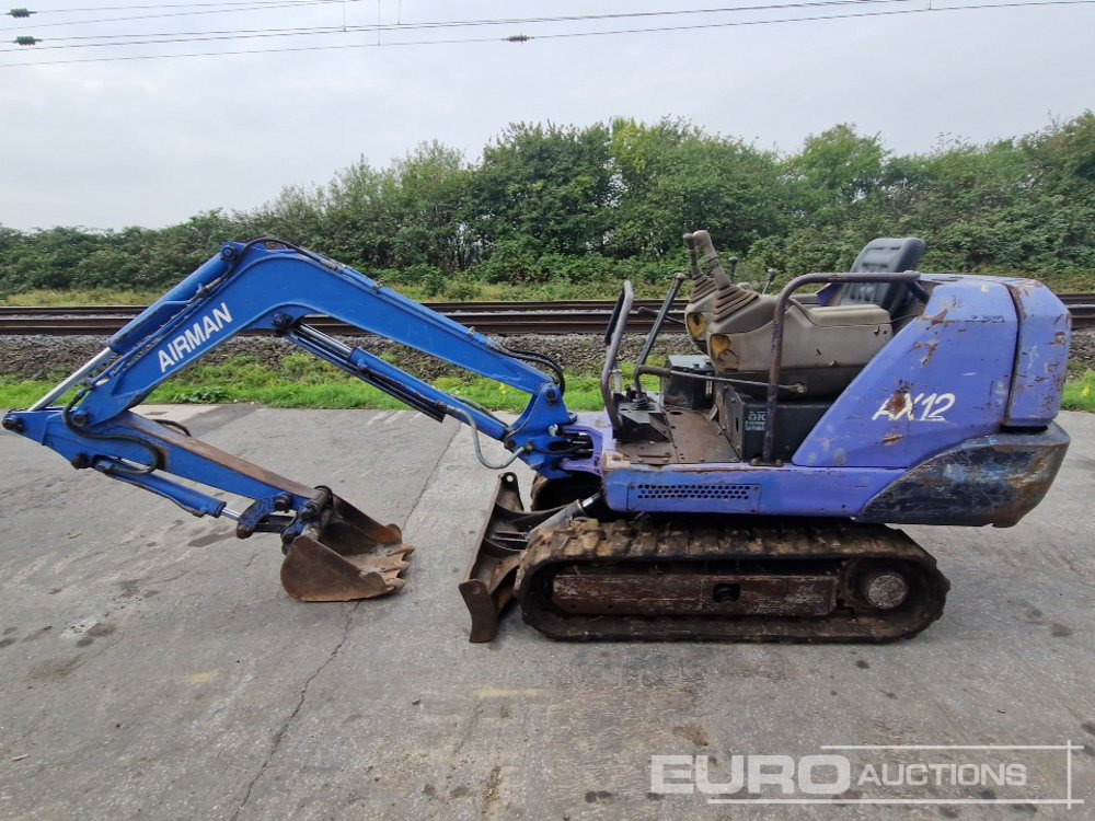Airman AX12 - Mini excavator: picture 2 Airman AX12 - Mini excavator: picture 2