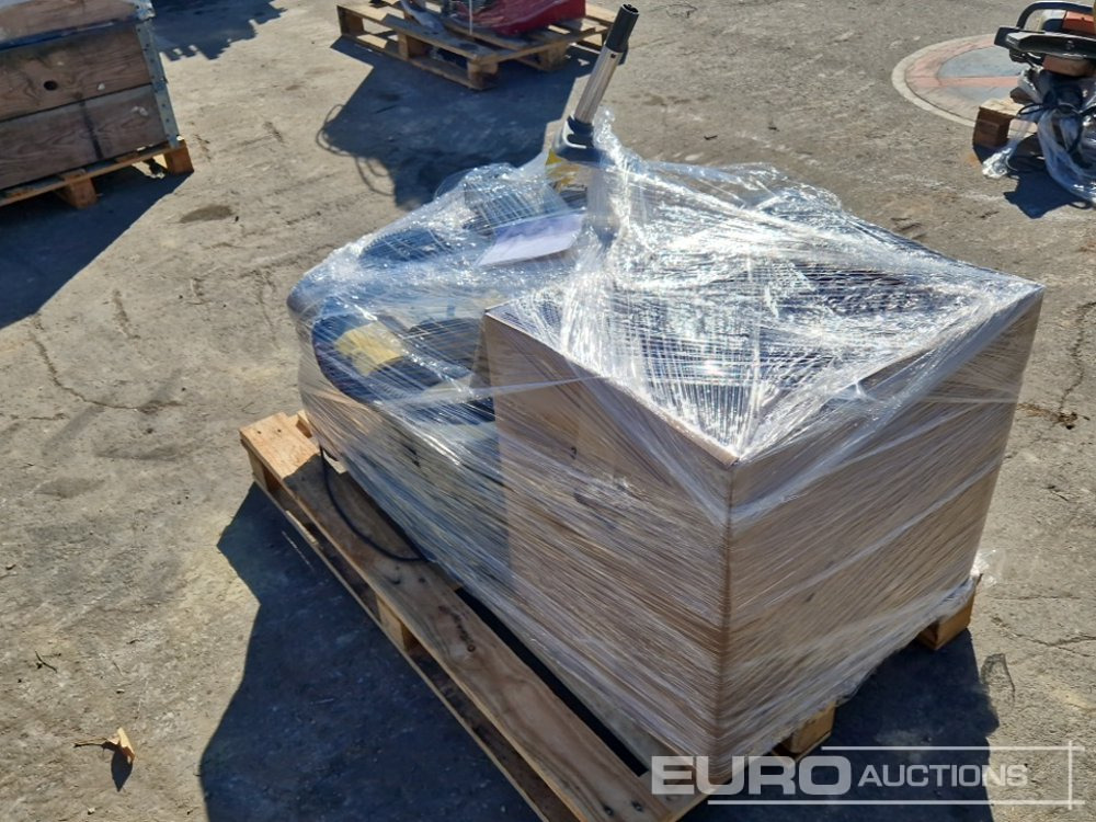 Kärcher Puzzi10/20 Carpet Cleaner (2 of) + Hilti TE-3000AVR Demolition Hammer - Construction equipment: picture 2 Kärcher Puzzi10/20 Carpet Cleaner (2 of) + Hilti TE-3000AVR Demolition Hammer - Construction equipment: picture 2