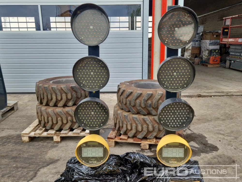 Pallet of Mobile Traffic Lights - Construction equipment: picture 5 Pallet of Mobile Traffic Lights - Construction equipment: picture 5