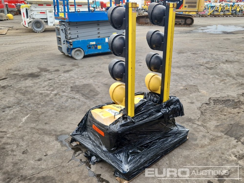Pallet of Mobile Traffic Lights - Construction equipment: picture 2 Pallet of Mobile Traffic Lights - Construction equipment: picture 2