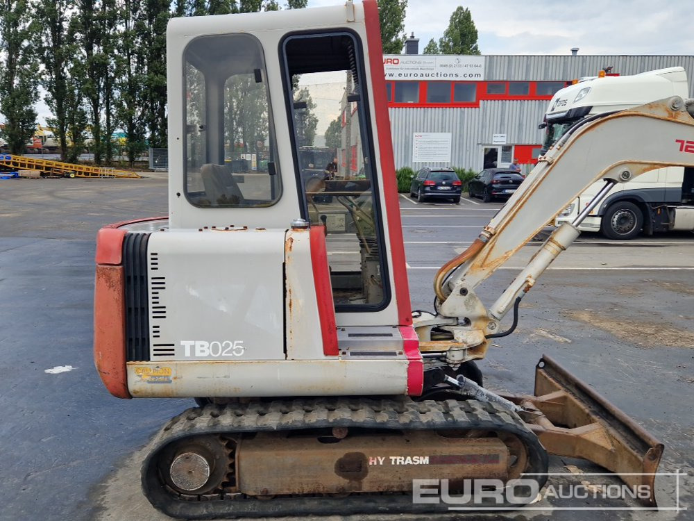 Mini excavator Takeuchi TB025: picture 16