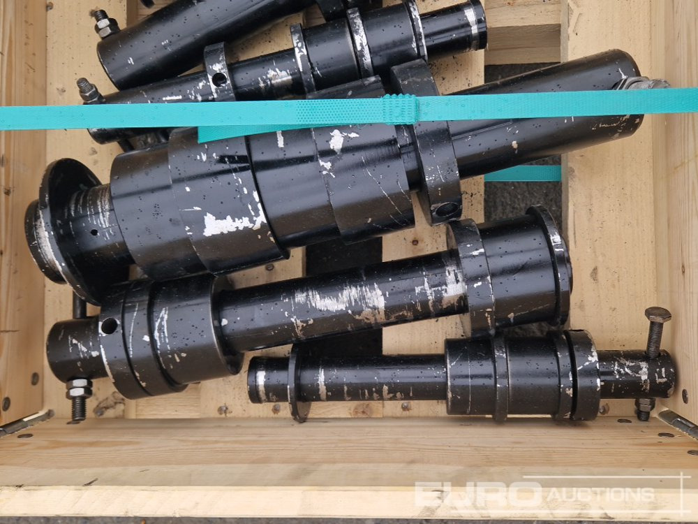 Unused Greasing Excavator Pins - Quick coupler: picture 3 Unused Greasing Excavator Pins - Quick coupler: picture 3