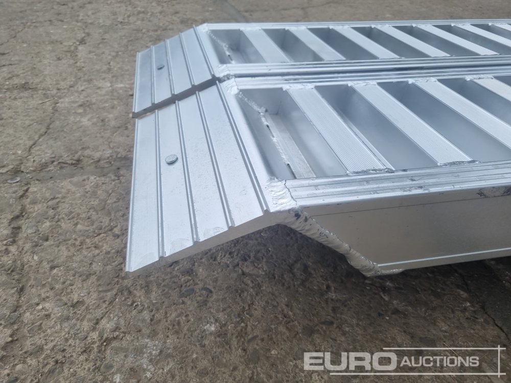 Workshop equipment Unused Set of Aluminium Ramps, 250cm, 6,000kg: picture 6