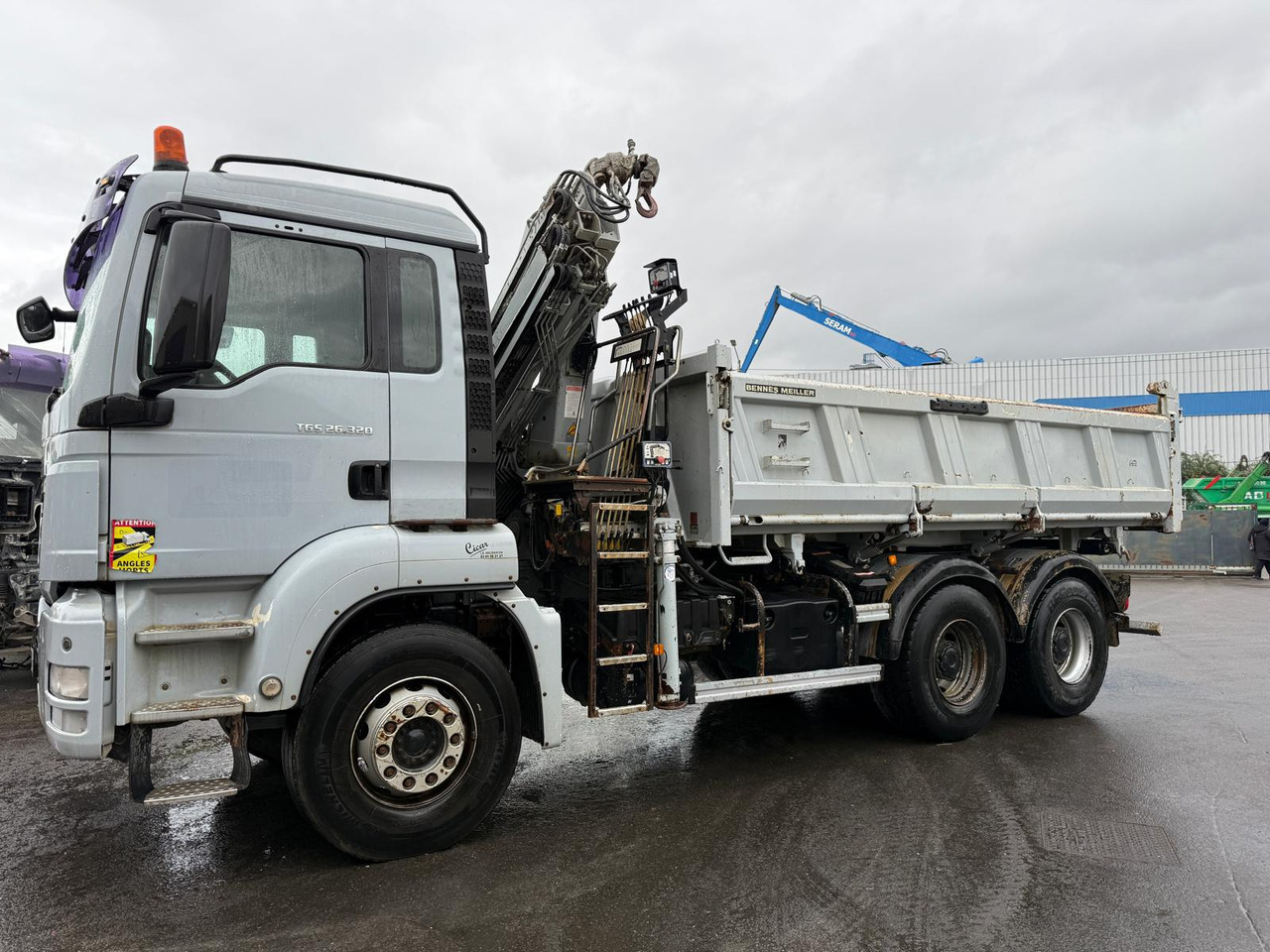 Camion porteur grue bi-benne MAN TGS 26.320 AB-504-HR - Tipper, Crane truck: picture 2 Camion porteur grue bi-benne MAN TGS 26.320 AB-504-HR - Tipper, Crane truck: picture 2