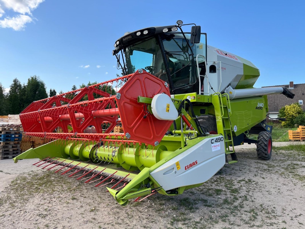 CLAAS Avero 240 - Combine harvester: picture 1 CLAAS Avero 240 - Combine harvester: picture 1