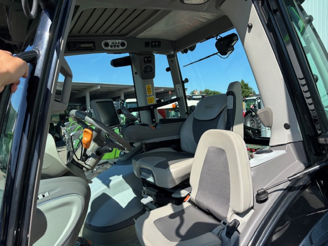 Deutz-Fahr Agrotron 6215 TTV Warrior -RT - Farm tractor: picture 2 Deutz-Fahr Agrotron 6215 TTV Warrior -RT - Farm tractor: picture 2