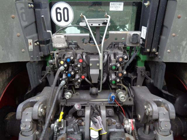 Farm tractor Fendt 824 Vario S4 ProfiPlus: picture 14