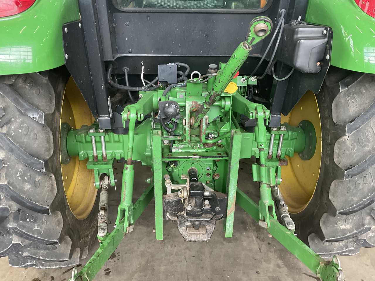 Farm tractor John Deere 5055 E: picture 8
