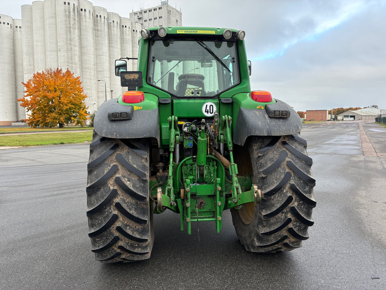 John Deere 7430 - Farm tractor: picture 5 John Deere 7430 - Farm tractor: picture 5