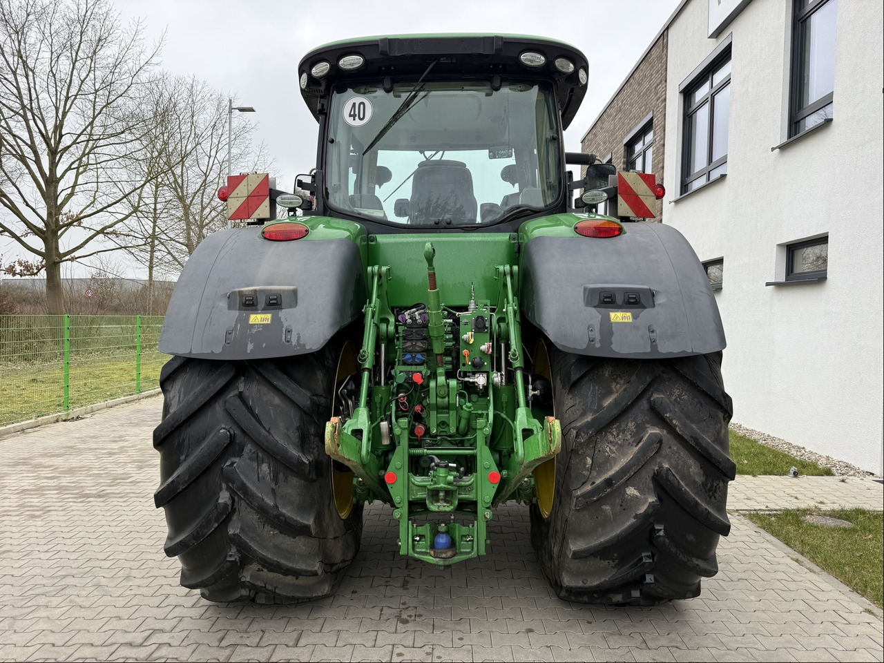 John Deere 8370 R - Farm tractor: picture 2 John Deere 8370 R - Farm tractor: picture 2