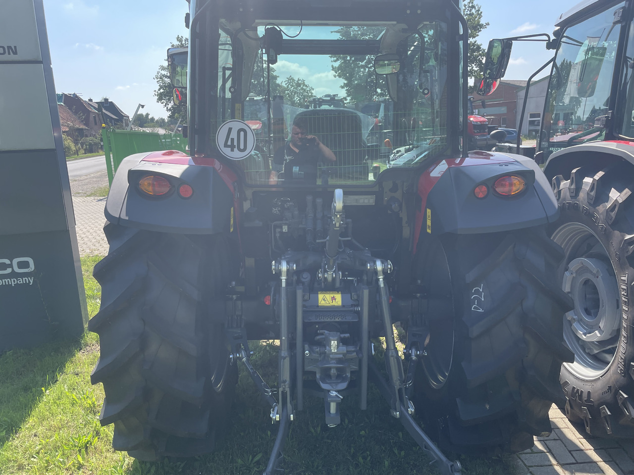 Massey Ferguson 4710 M Cab Essential Dyna 2 - Farm tractor: picture 2 Massey Ferguson 4710 M Cab Essential Dyna 2 - Farm tractor: picture 2