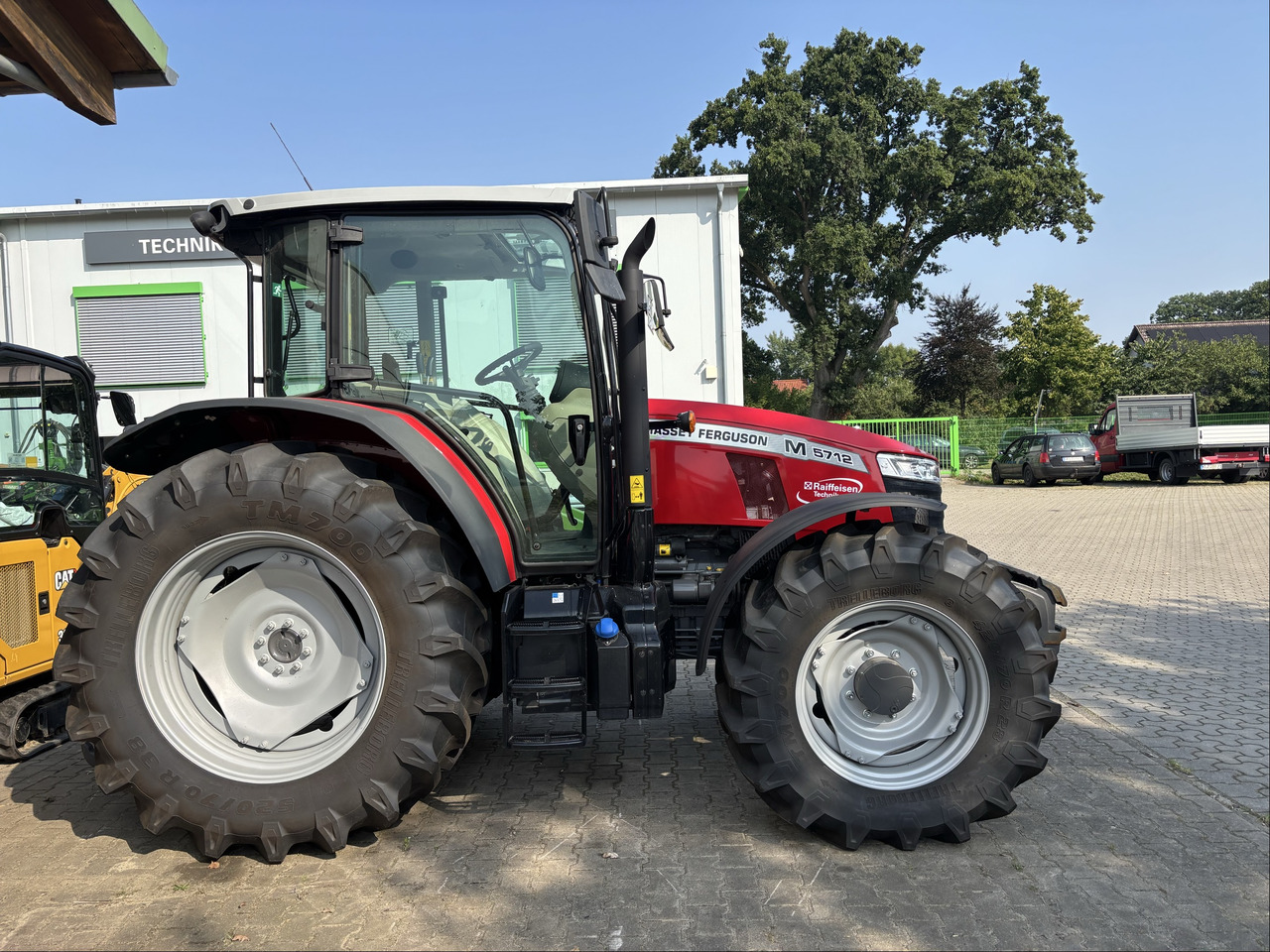 Massey Ferguson 5712M 4WD Cab Essential - Farm tractor: picture 1 Massey Ferguson 5712M 4WD Cab Essential - Farm tractor: picture 1