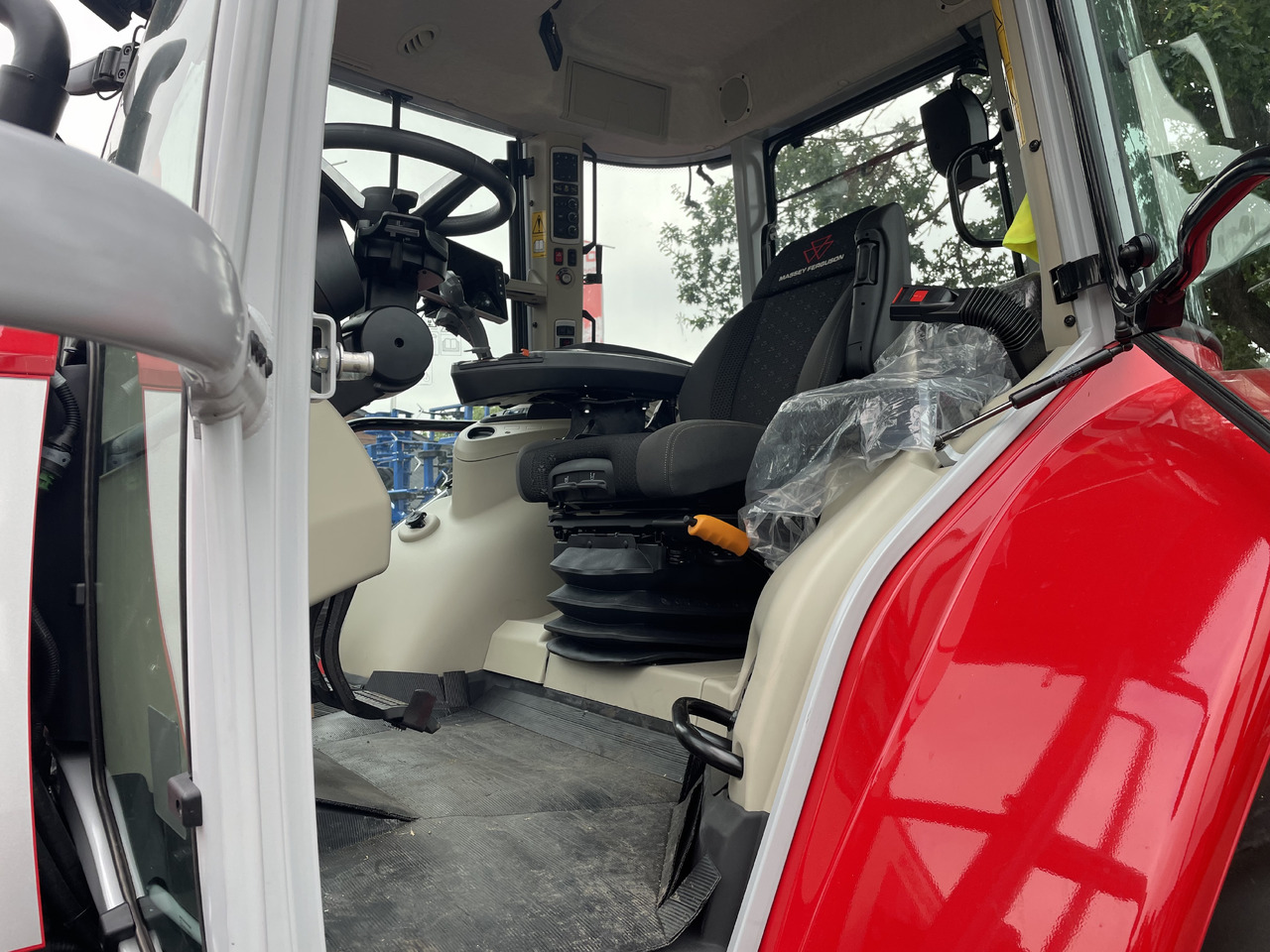 Massey Ferguson 6S.145 Dyna-VT EXCLUSIVE - Farm tractor: picture 5 Massey Ferguson 6S.145 Dyna-VT EXCLUSIVE - Farm tractor: picture 5