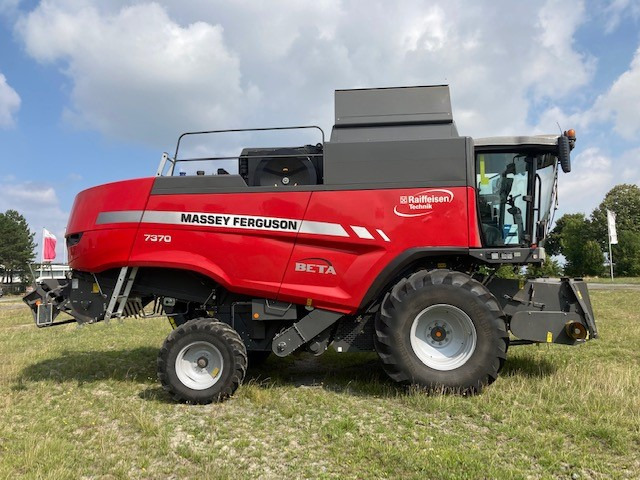 Massey Ferguson 7370 Beta - Combine harvester: picture 1 Massey Ferguson 7370 Beta - Combine harvester: picture 1