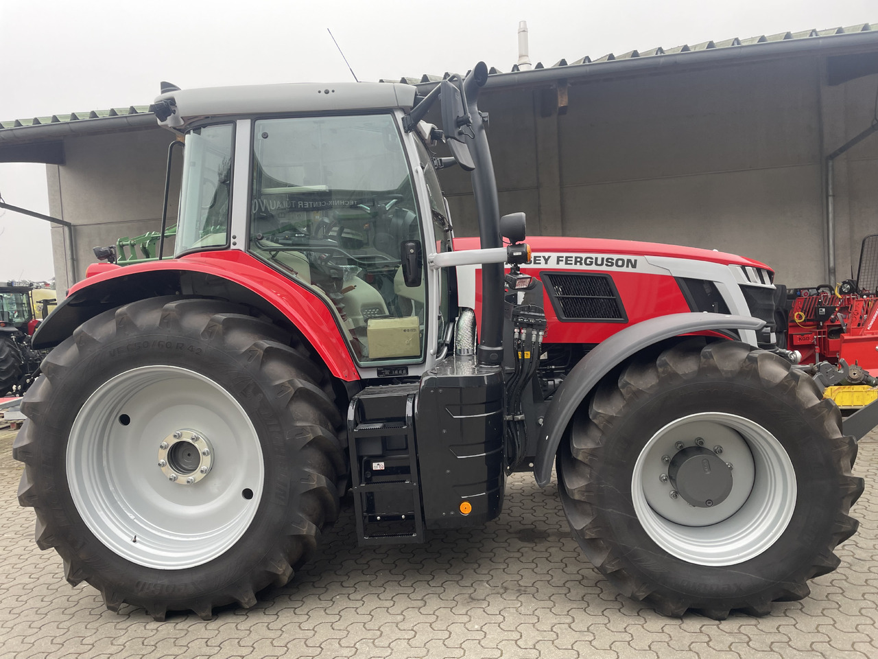 Massey Ferguson 7S.210 Dyna-VT EXCLUS - Farm tractor: picture 1 Massey Ferguson 7S.210 Dyna-VT EXCLUS - Farm tractor: picture 1