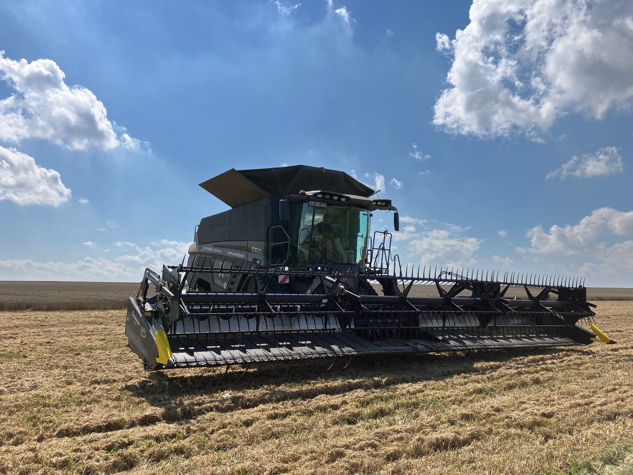 Massey Ferguson IDEAL 9T Gen3 - Combine harvester: picture 1 Massey Ferguson IDEAL 9T Gen3 - Combine harvester: picture 1