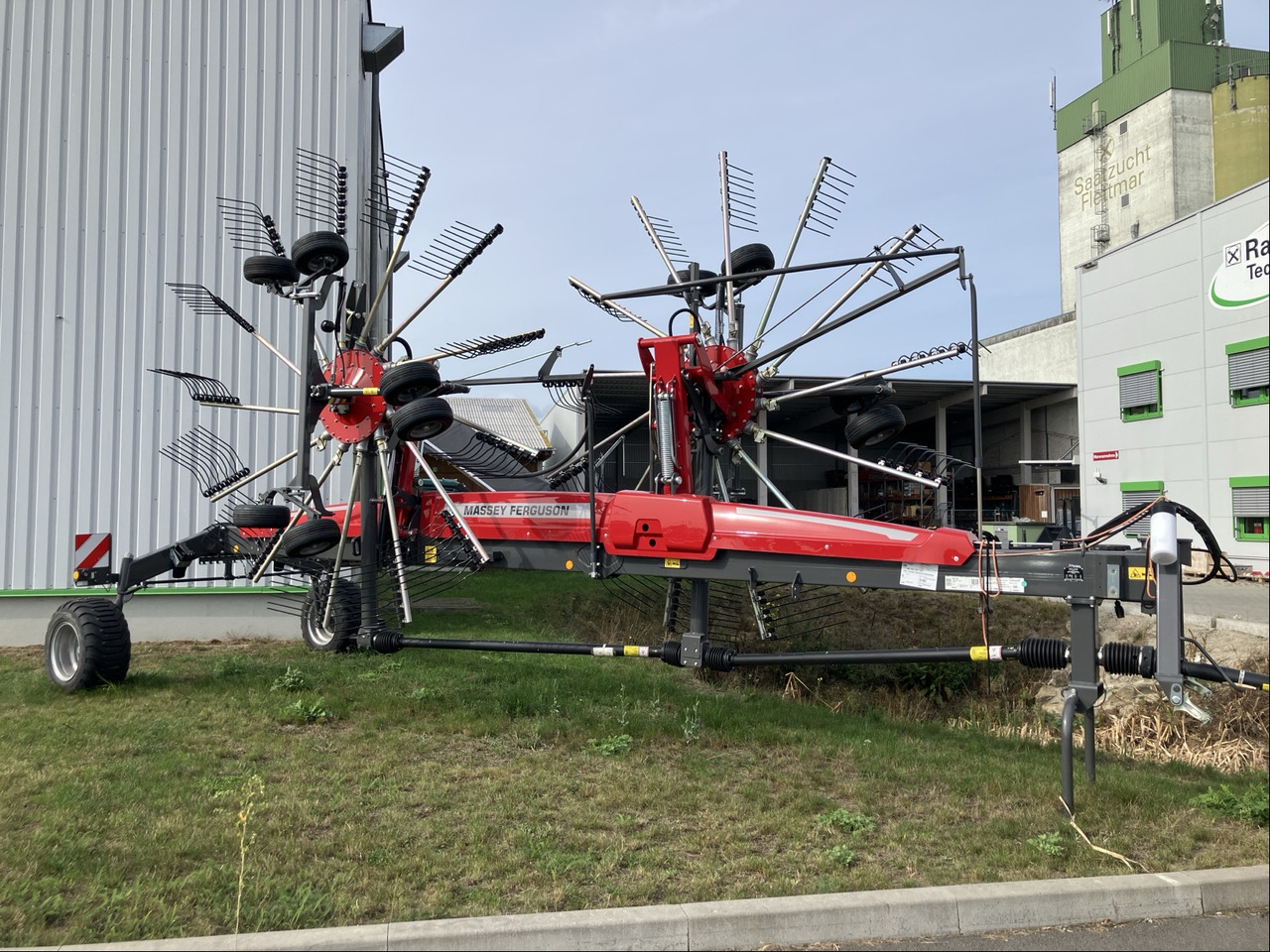 Massey Ferguson RK 842 SD-TRC - Tedder/ Rake: picture 1 Massey Ferguson RK 842 SD-TRC - Tedder/ Rake: picture 1