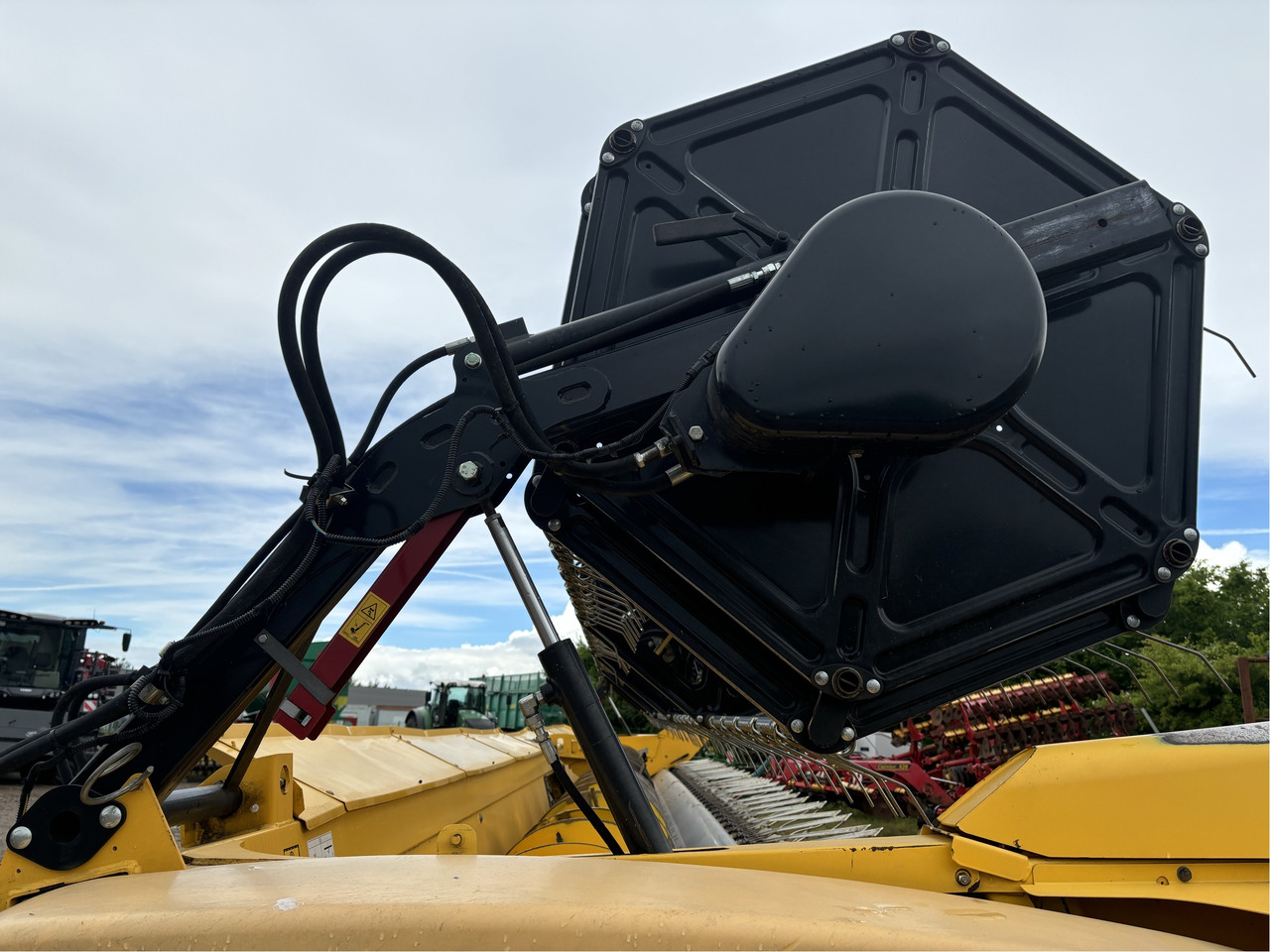 New Holland Schneidwerk Varifeed12.5 - Combine harvester: picture 4 New Holland Schneidwerk Varifeed12.5 - Combine harvester: picture 4