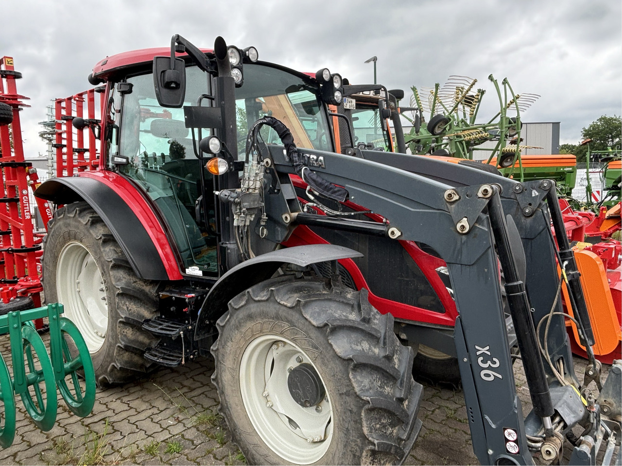 Valtra A 95 - Farm tractor: picture 1 Valtra A 95 - Farm tractor: picture 1