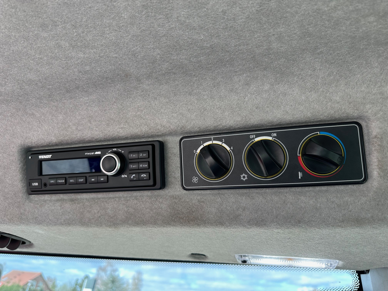 Valtra A105 MH - Farm tractor: picture 2 Valtra A105 MH - Farm tractor: picture 2