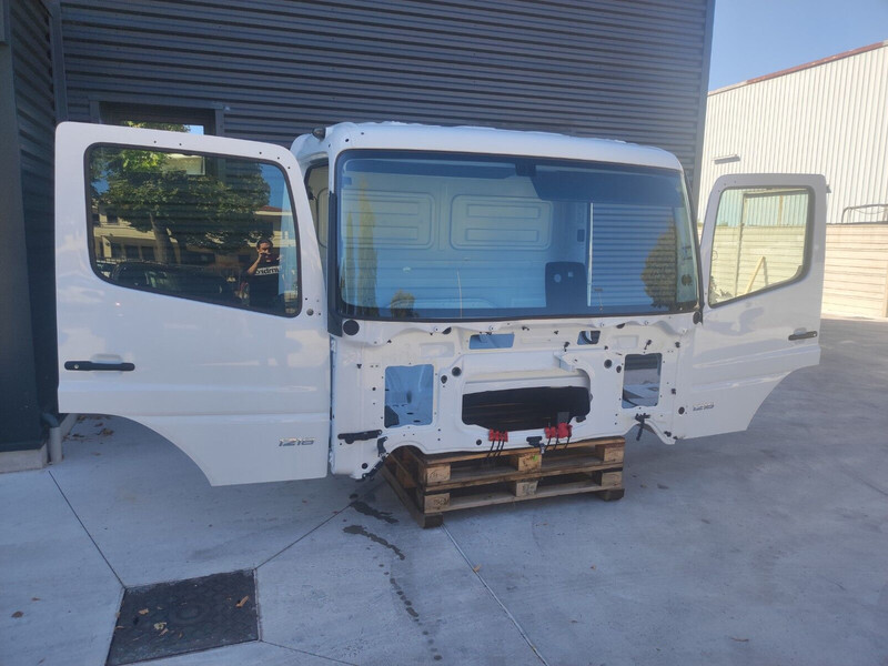 Cab and interior for Truck Mercedes-Benz ATEGO 4 CYLINDERS EURO 5 EURO 6: picture 7