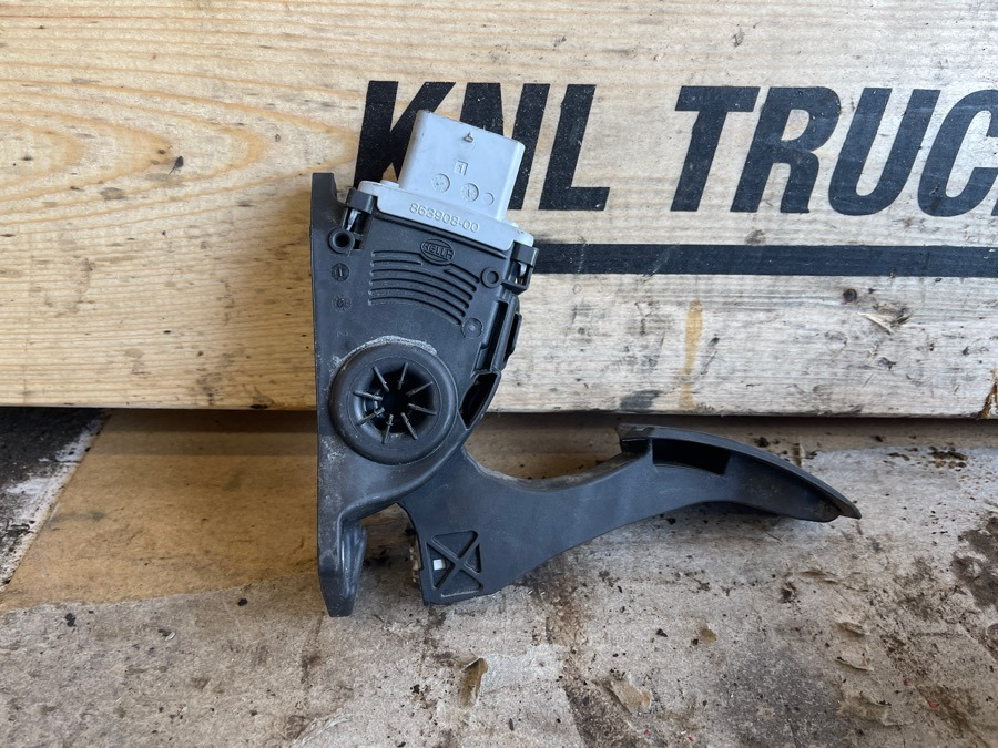 MAN GAS PEDAL 81.25970-6103 - Cab and interior for Truck: picture 1 MAN GAS PEDAL 81.25970-6103 - Cab and interior for Truck: picture 1