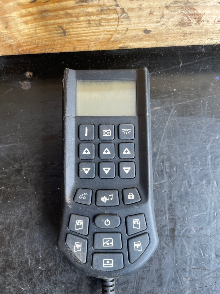 RENAULT REMOTE PANEL 7422133150 - Cab and interior for Truck: picture 1 RENAULT REMOTE PANEL 7422133150 - Cab and interior for Truck: picture 1