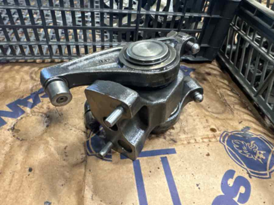 SCANIA ROCKER ARM ASSY DC16 - Engine and parts for Truck: picture 2 SCANIA ROCKER ARM ASSY DC16 - Engine and parts for Truck: picture 2
