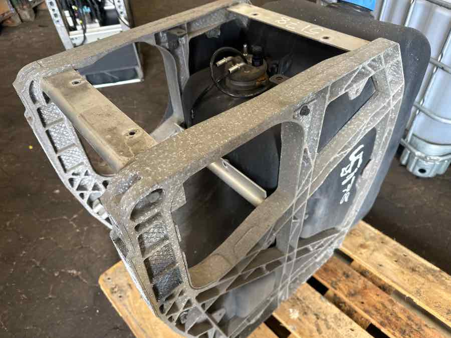 VOLVO ADBLUE TANK 21645367 - Fuel processing/ Fuel delivery for Truck: picture 1 VOLVO ADBLUE TANK 21645367 - Fuel processing/ Fuel delivery for Truck: picture 1