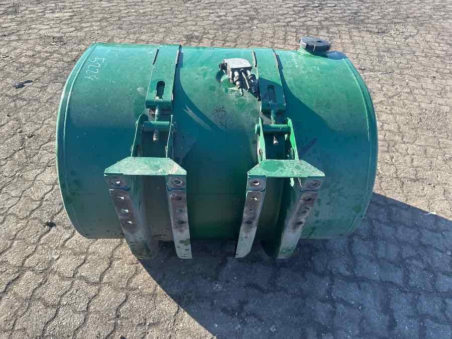 VOLVO DIESEL TANK 21516447 - Fuel processing/ Fuel delivery for Truck: picture 2 VOLVO DIESEL TANK 21516447 - Fuel processing/ Fuel delivery for Truck: picture 2