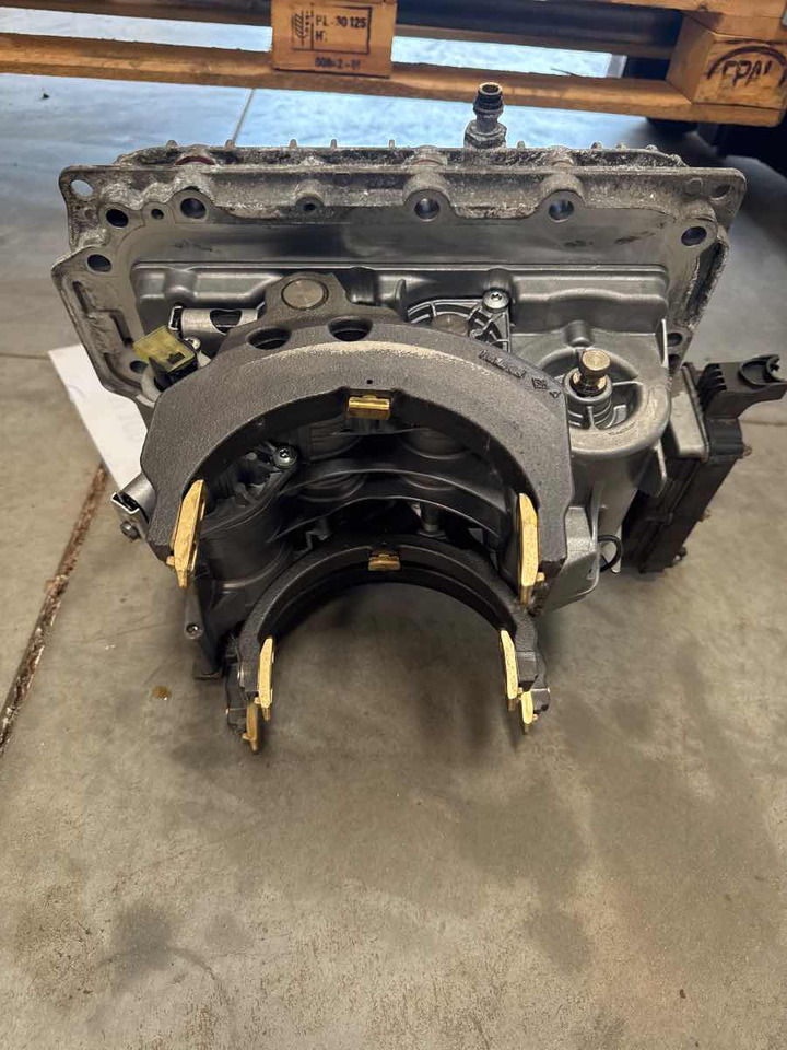 VOLVO ISHIFT HOUSE ASSY 22780685 - Gearbox and parts for Truck: picture 3 VOLVO ISHIFT HOUSE ASSY 22780685 - Gearbox and parts for Truck: picture 3