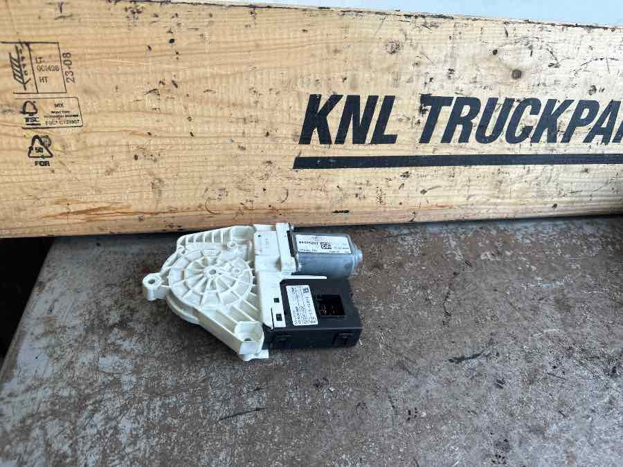 VOLVO WINDOW MOTOR 84425251 - Electrical system for Truck: picture 2 VOLVO WINDOW MOTOR 84425251 - Electrical system for Truck: picture 2