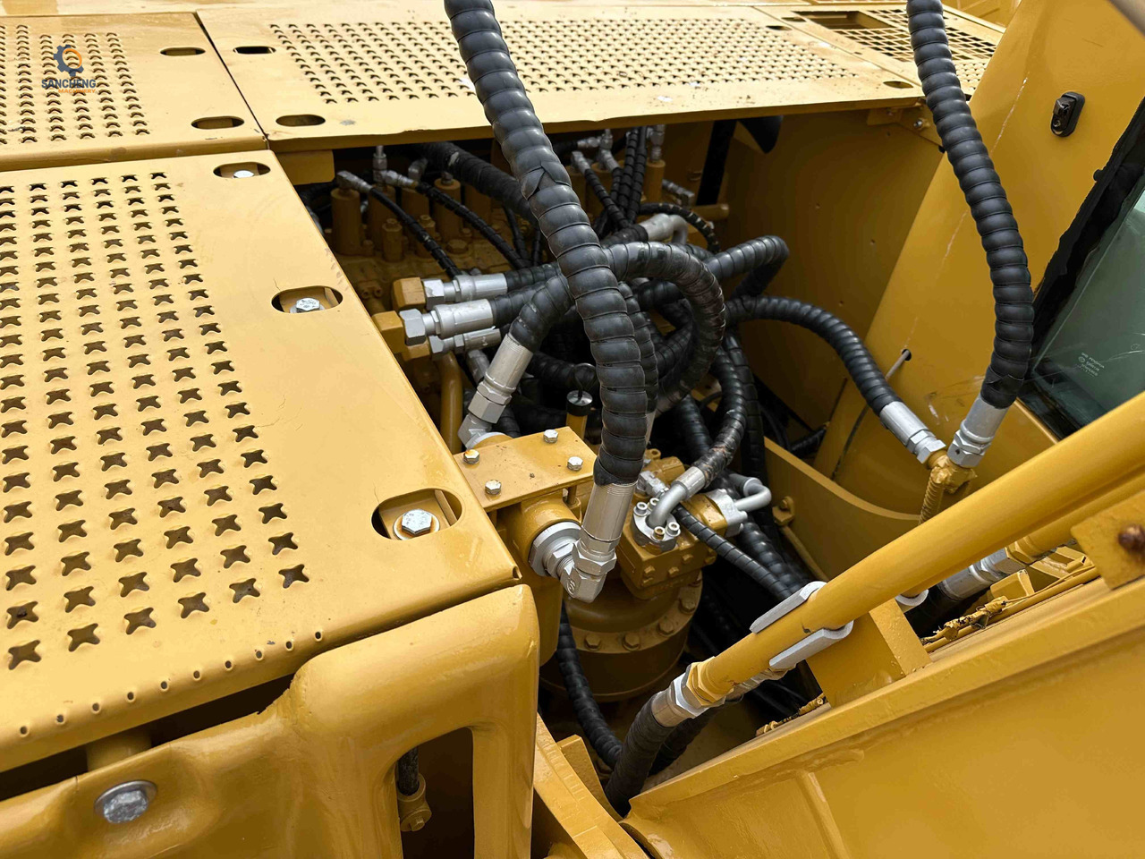 Crawler excavator CAT 320CL with hammer: picture 6