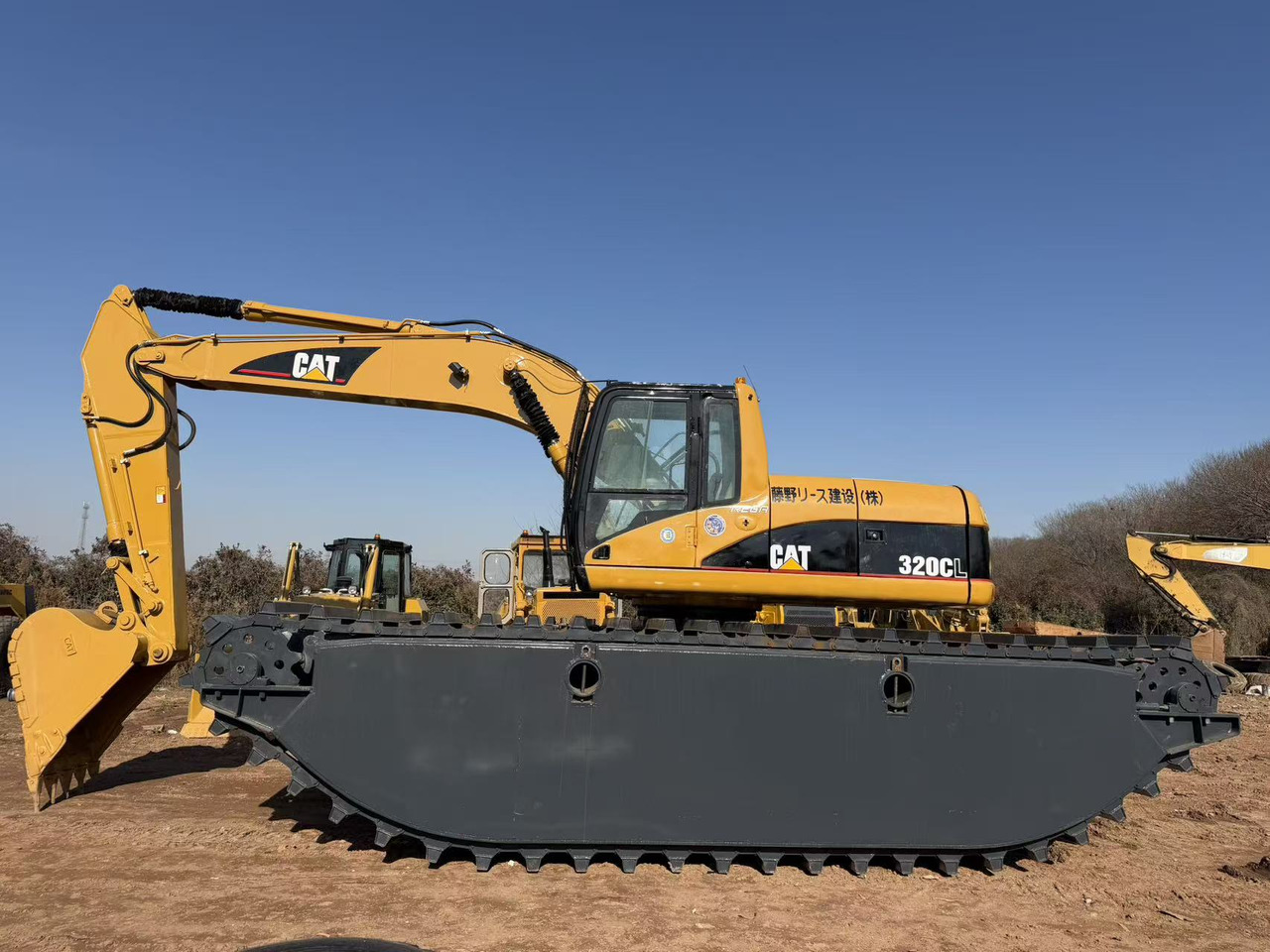 CATERPILLAR 320CL - Amphibious excavator: picture 1 CATERPILLAR 320CL - Amphibious excavator: picture 1