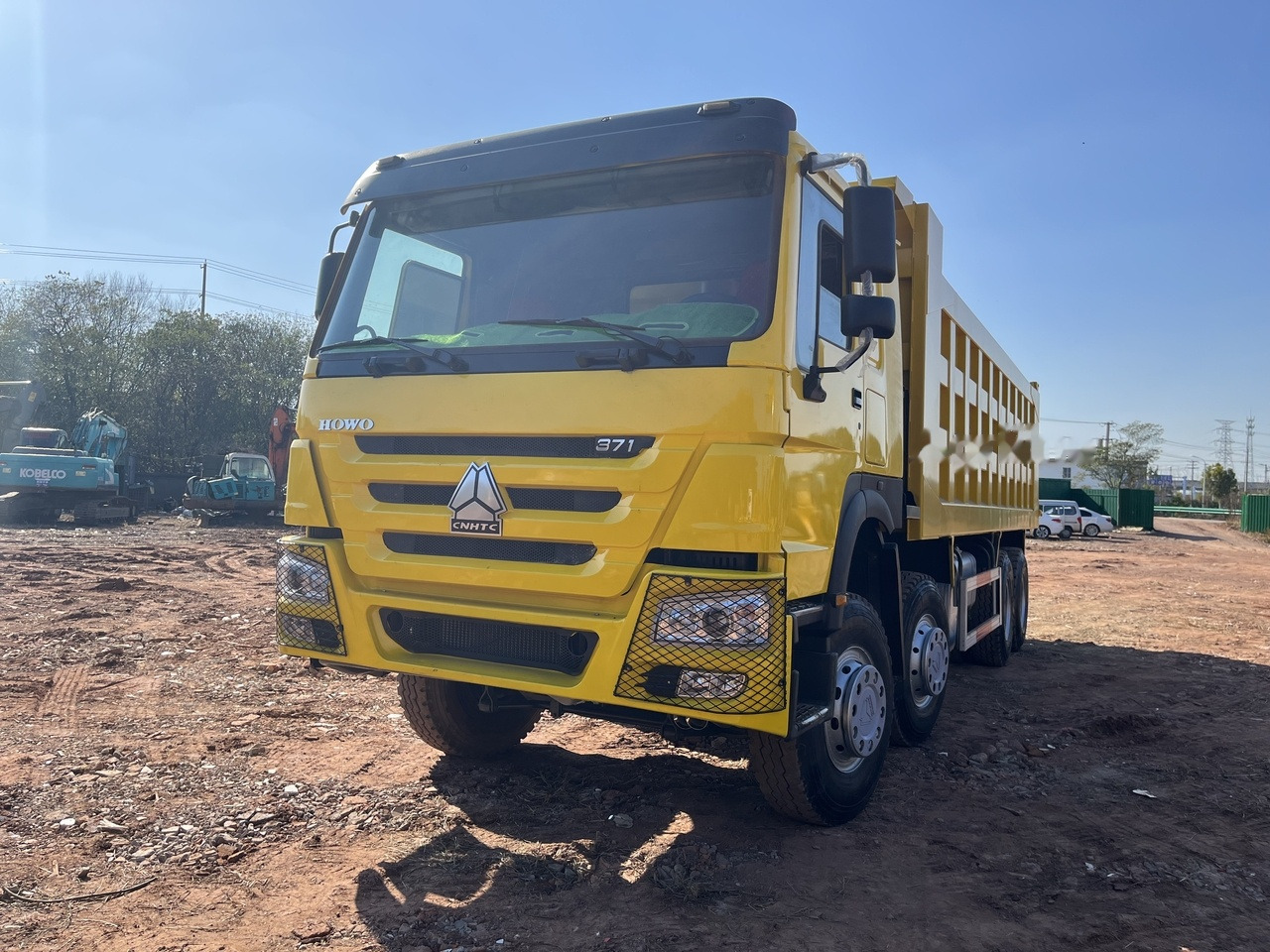SINOTRUK HOWO 371 Dump Truck 8x4 - Tipper: picture 3 SINOTRUK HOWO 371 Dump Truck 8x4 - Tipper: picture 3