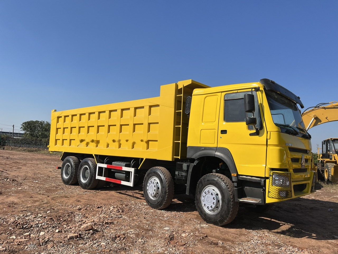 SINOTRUK HOWO 371 Dump Truck 8x4 - Tipper: picture 1 SINOTRUK HOWO 371 Dump Truck 8x4 - Tipper: picture 1