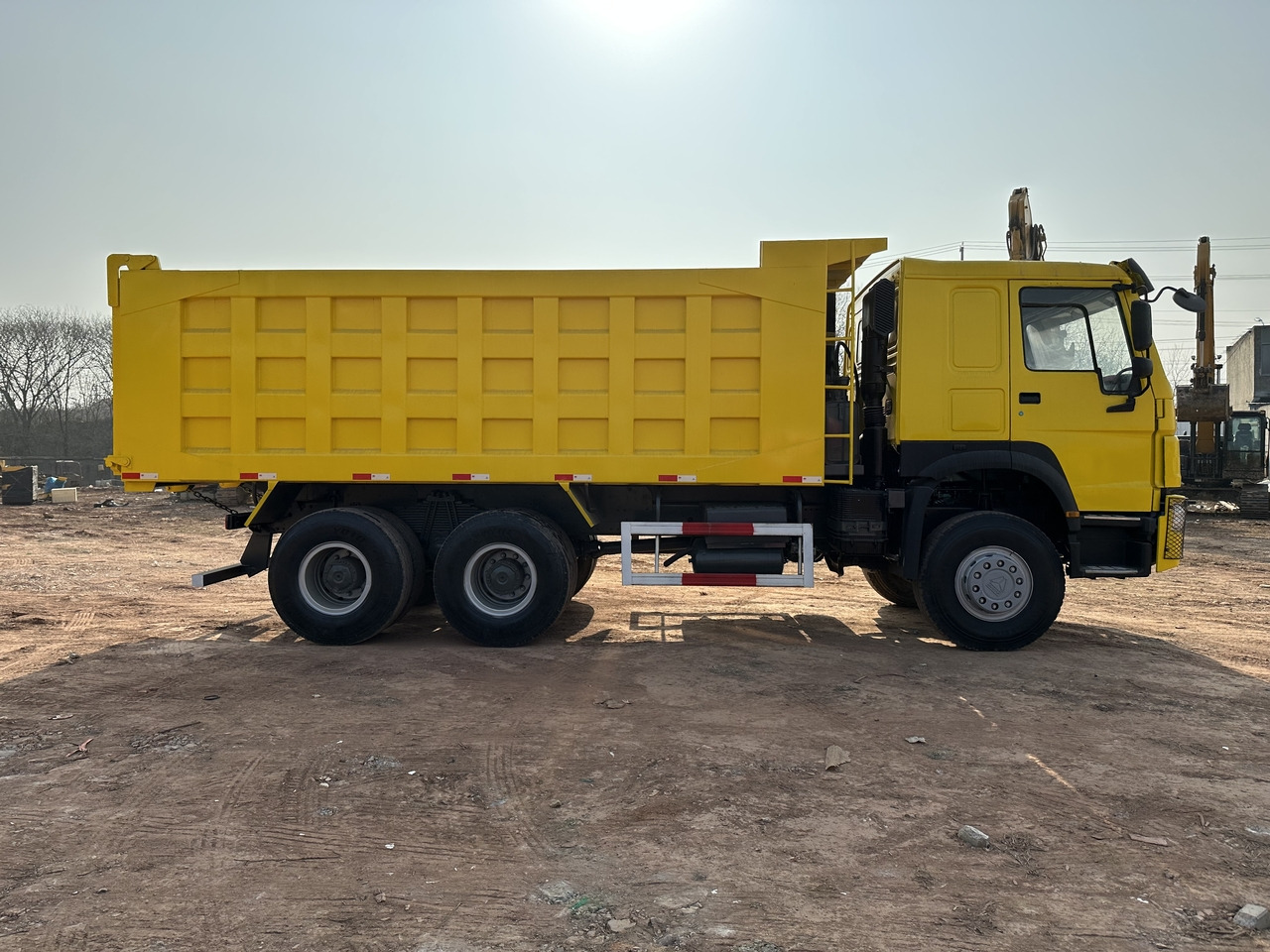 SINOTRUK Howo 6x4 Dump truck 371hp - Tipper: picture 4 SINOTRUK Howo 6x4 Dump truck 371hp - Tipper: picture 4